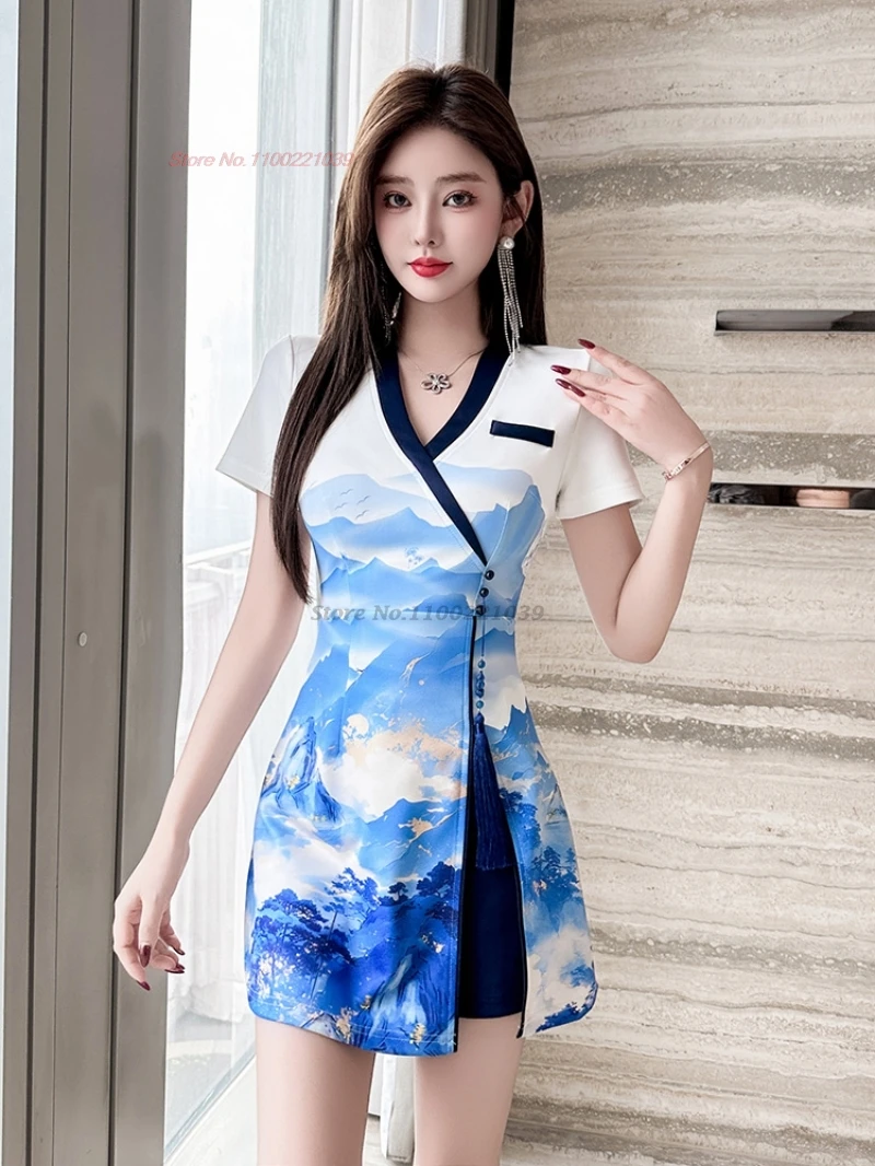 2025 فستان ملهى ليلي صيني شيونغسام فستان تشيباو الوطني المطبوع بالزهور + مجموعة تي شيرتات قصيرة للأطفال فندق سبا فستان العمل زي التجميل