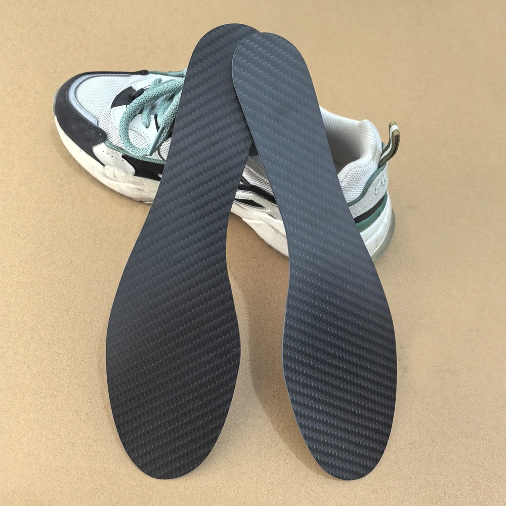 Hochwertige neue 0,8 mm 1,0 mm 1,2 mm dicke Carbonfaser-Einlegesohle, Sport-Einlegesohle, männliche Schuhpolster, weibliche orthopädische Schuh-Sneaker-Einlegesohlen – Detail 6