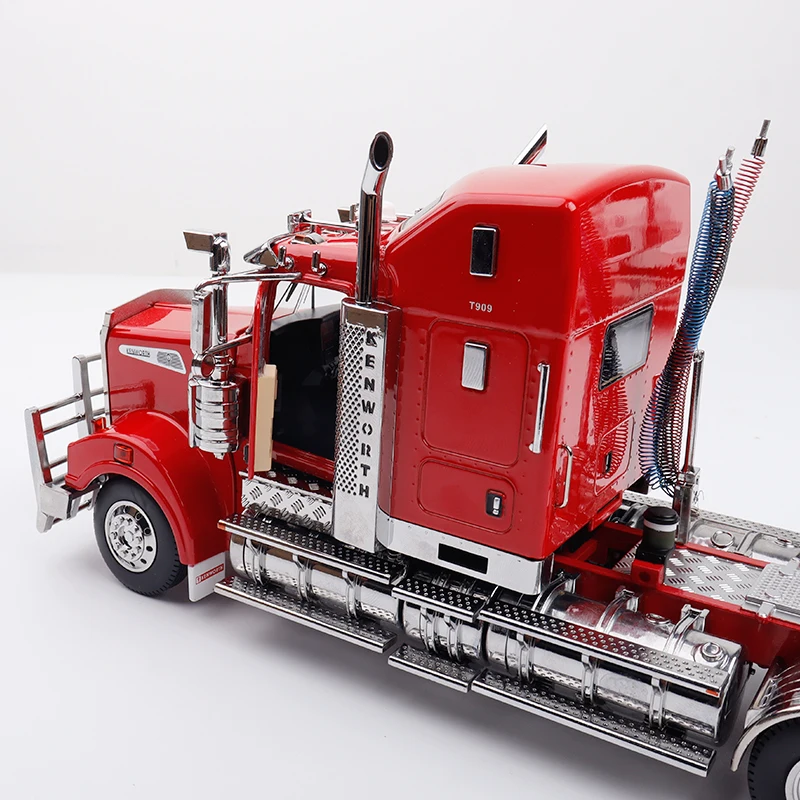 Kenworth T909 1:32 Metal Truck Model Red
