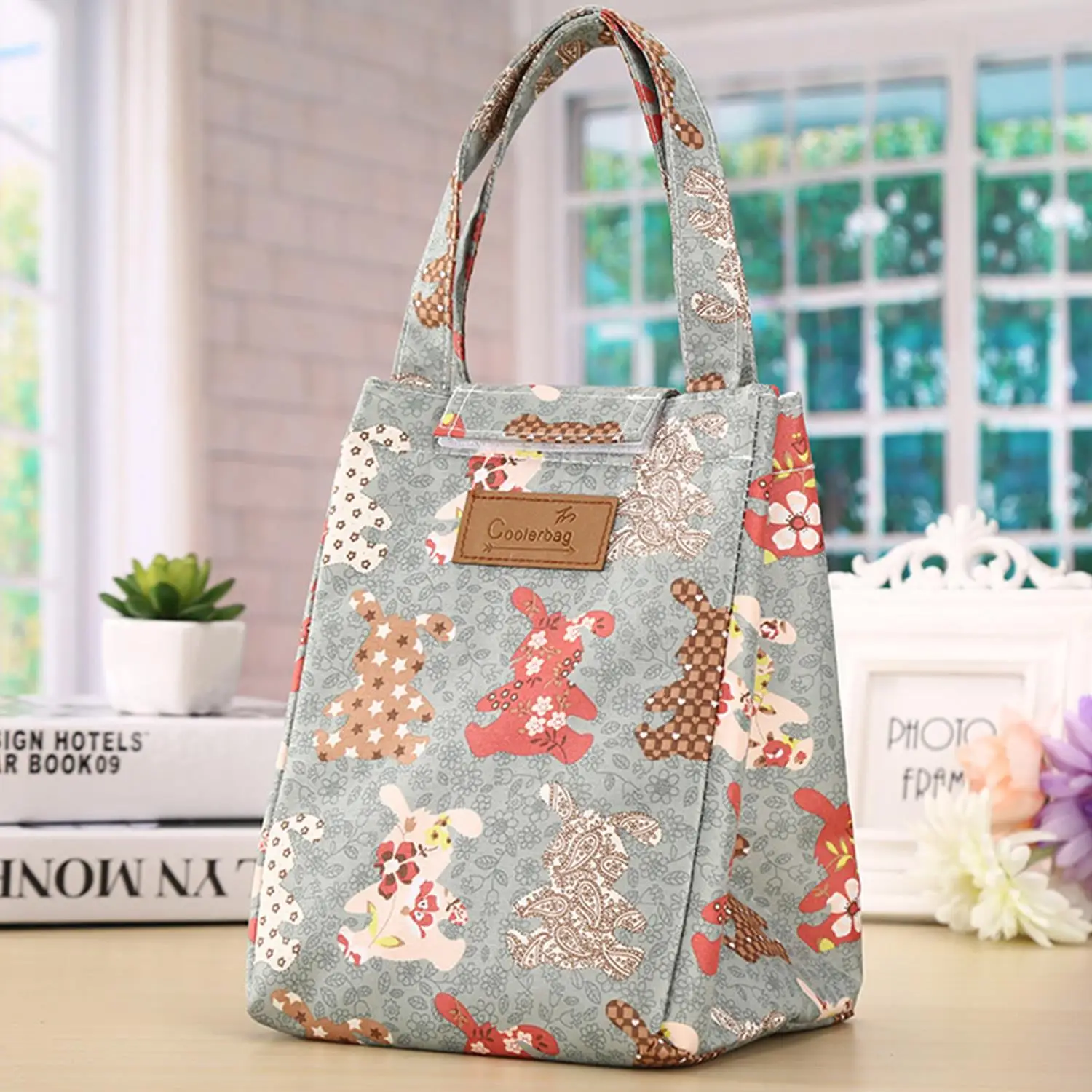 

Brand New Floral-printed Handbag With Semi-closed Work Lunch Box Bag With Aluminum Foil Insulation Inside