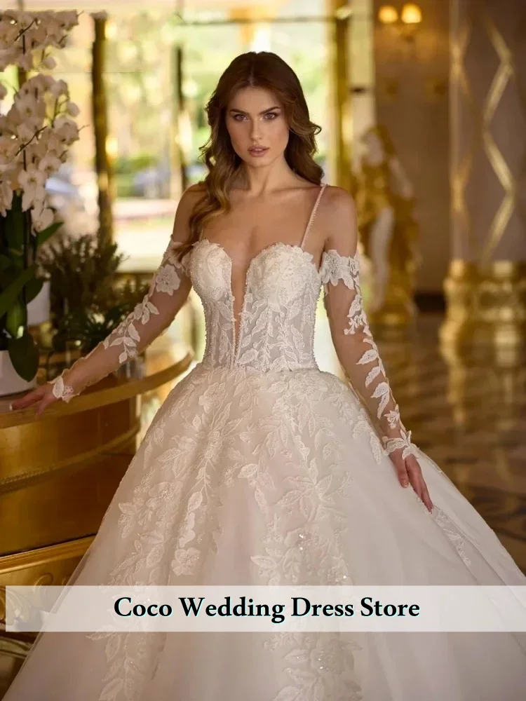 Customized Elegant  Charming lace Wedding Dresses spaghetti strap Bridal Gown Graceful Sleeveless Robe de mariée