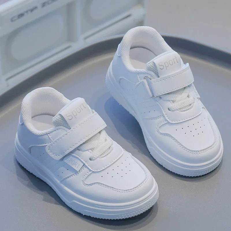 Zapatos blancos para niños y niñas, zapatillas transpirables informales de suela blanda para monopatín, primavera y otoño, novedad de 2024