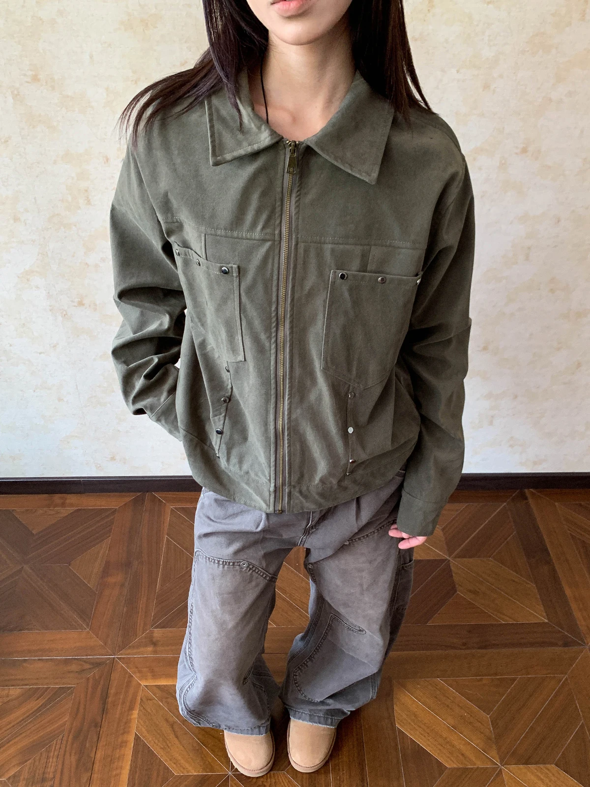 

Женская мотоциклетная куртка Aket в американском ретро-стиле из замши с заклепками, хлопковая рабочая куртка, молодежная модная зимняя куртка