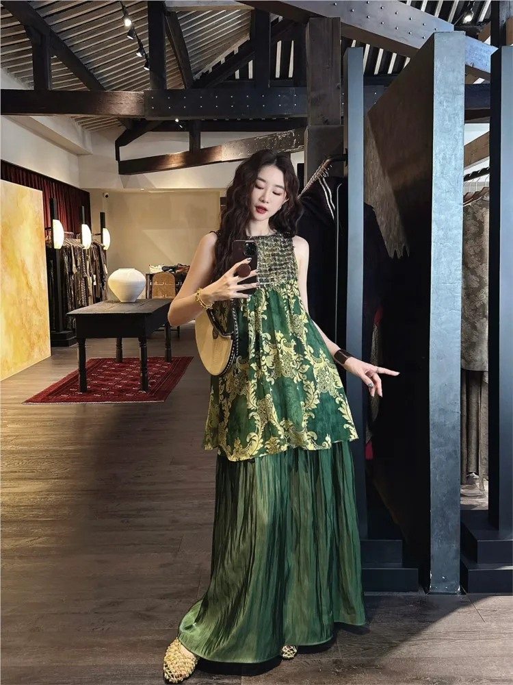 New Chinese-style traditional Chinese dress with cut flowers