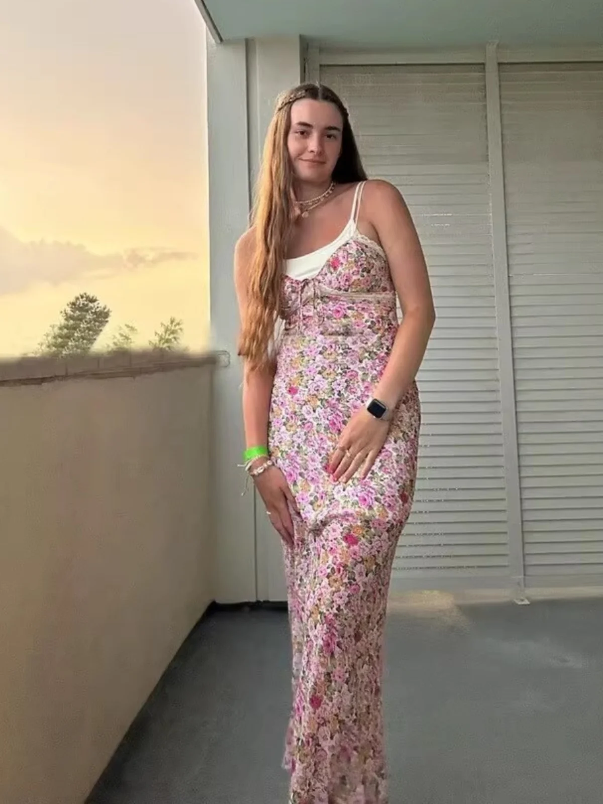 Obraz olejny z dziką różą Midi Dr, taliowana, dopasowana, z kwiatowym nadrukiem, Vaion Sle V-Ne Svel, damska moda Faion Dr