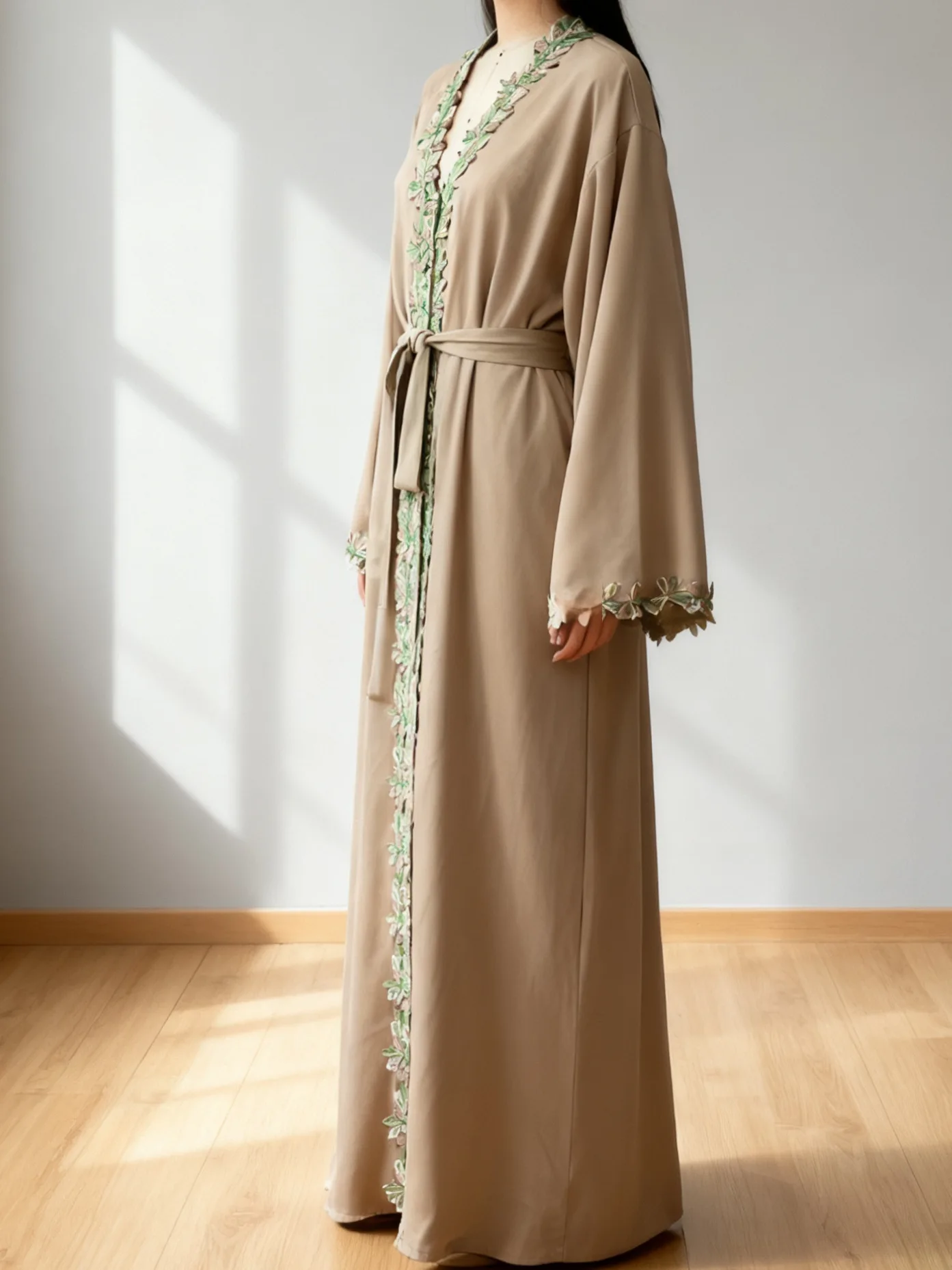 Dubai Abito da donna modesto alla moda Abito lungo ricamato Kimono aperto Cardigan Abbaya Ricamo floreale Turchia Abito arabo islamico