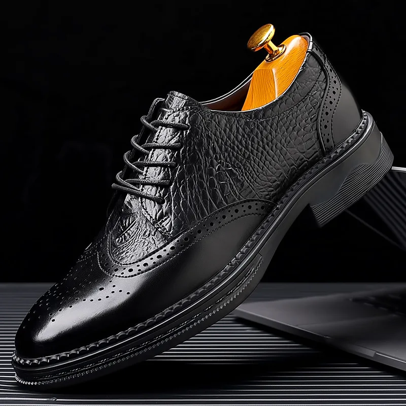 Nuove cravatte piattaforma intagliata inglese Brock scarpe per uomo moda Casual primavera autunno nuovo Designer scarpe eleganti da uomo in pelle di mucca da uomo