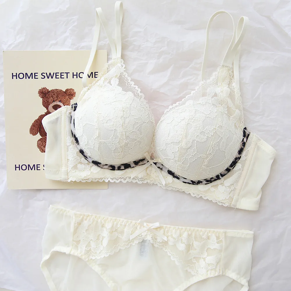 

Sexy women's lingerie set. Wireless lace bra with double shoulder straps, designed to lift, gather and prevent sagging for small