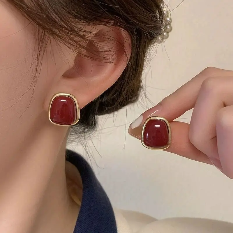 Minimalistische weinrote quadratische Ohrstecker für Damen, goldfarben, Kreis, Vintage-Geometrie, Herz-Ohrringe, 2025, neuer Design-Schmuck – Detail 5
