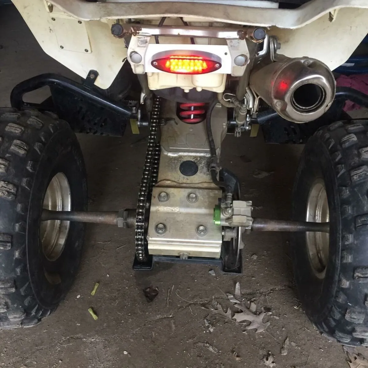 العالمي للدراجات النارية مصباح ليد خلفي الفرامل الخلفية لسوزوكي ATV LTZ الملك رباعية عداء DR DRZ 650 400 LT