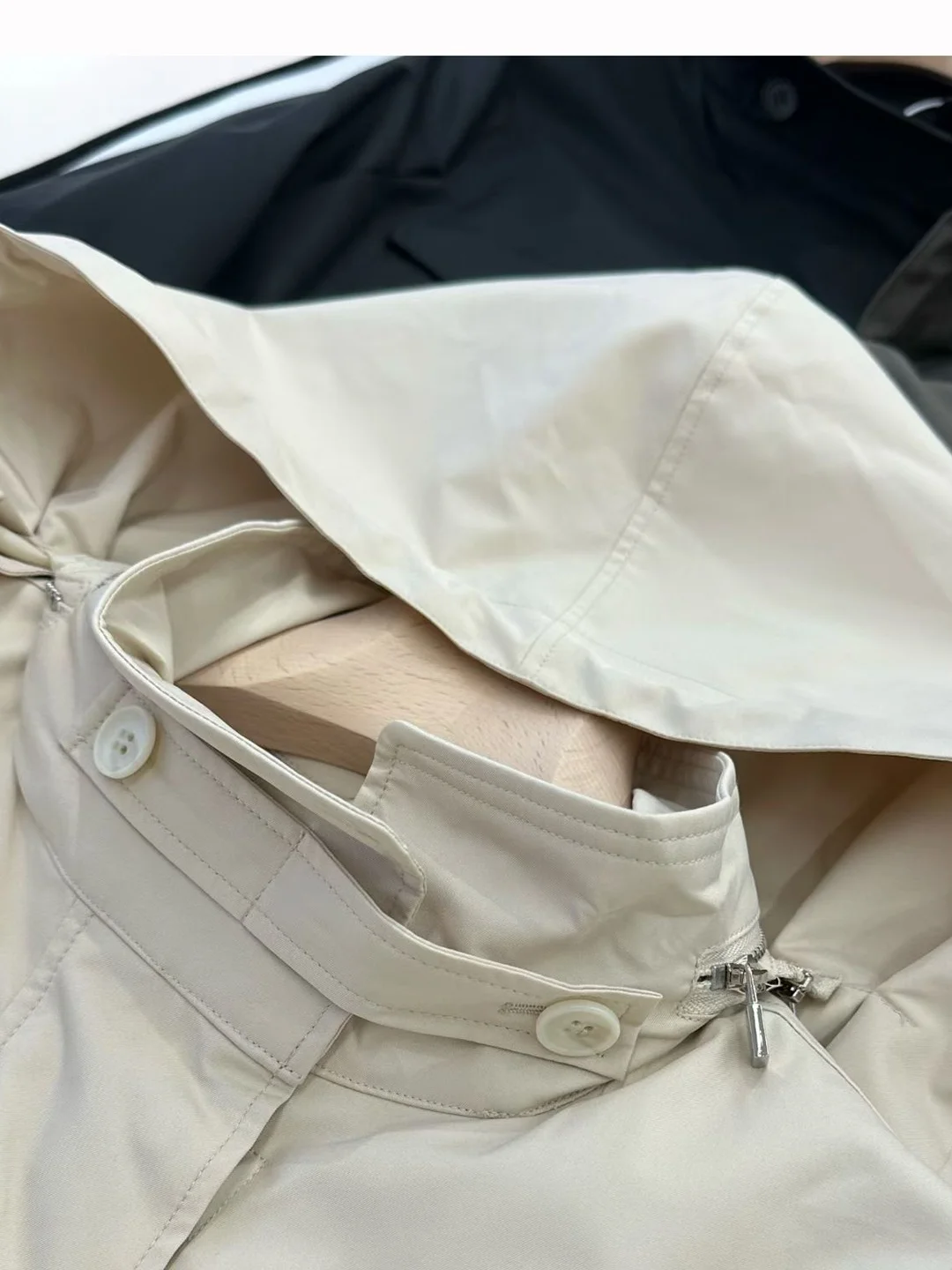 Waterproof Windproof Jacket Waist-Cinching Workwear Style Old Money LP Traveler Coat Long Sleeve Zipper Closure  Color