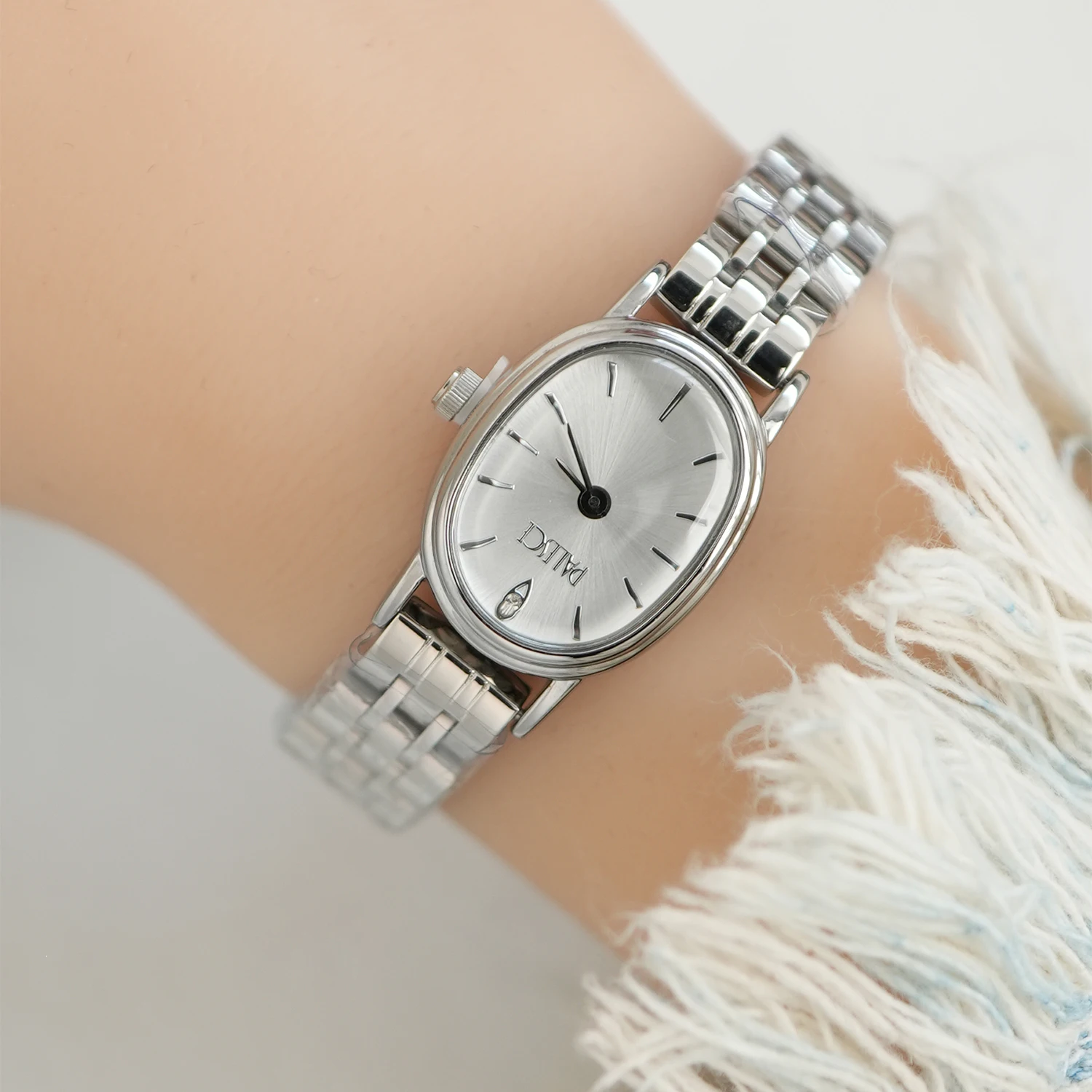 

Woman Watch Classic Stylish Oval Dial Ladies Watch Stainless Steel Strap Women's Dress Clock Analog Display Quartz Wristwatch