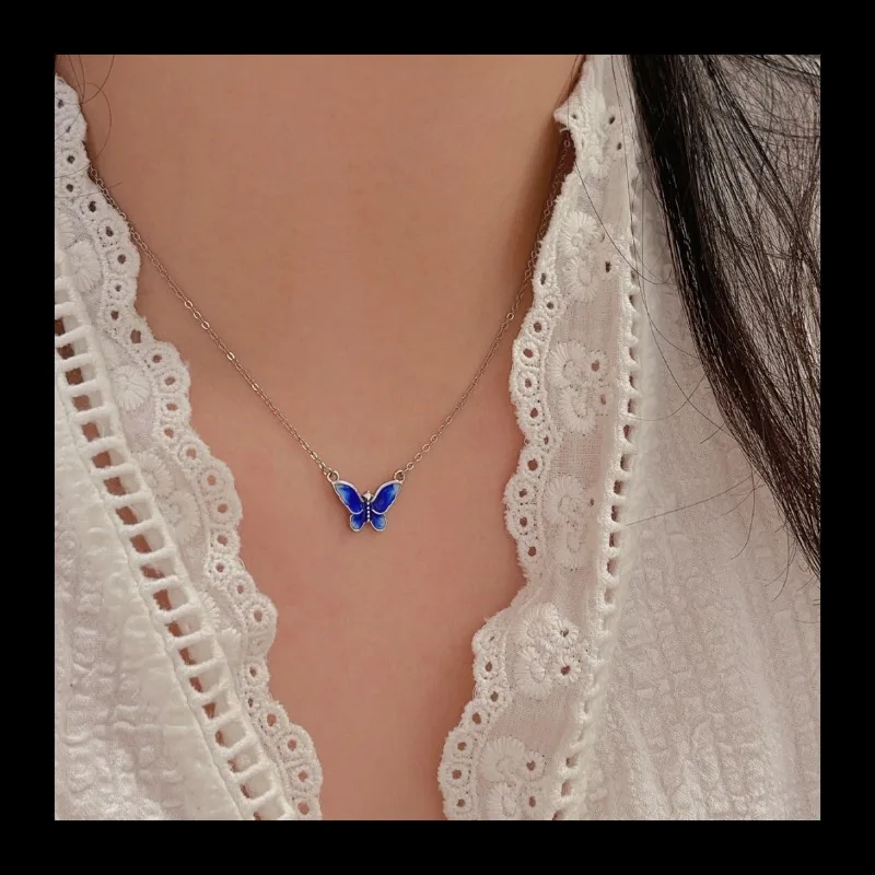 جديد الفرنسية الأزرق فراشة قلادة S925 الفضة الاسترليني المتخصصة تصميم الأزياء مزاجه ضوء الفاخرة الراقية قلادة المرأة