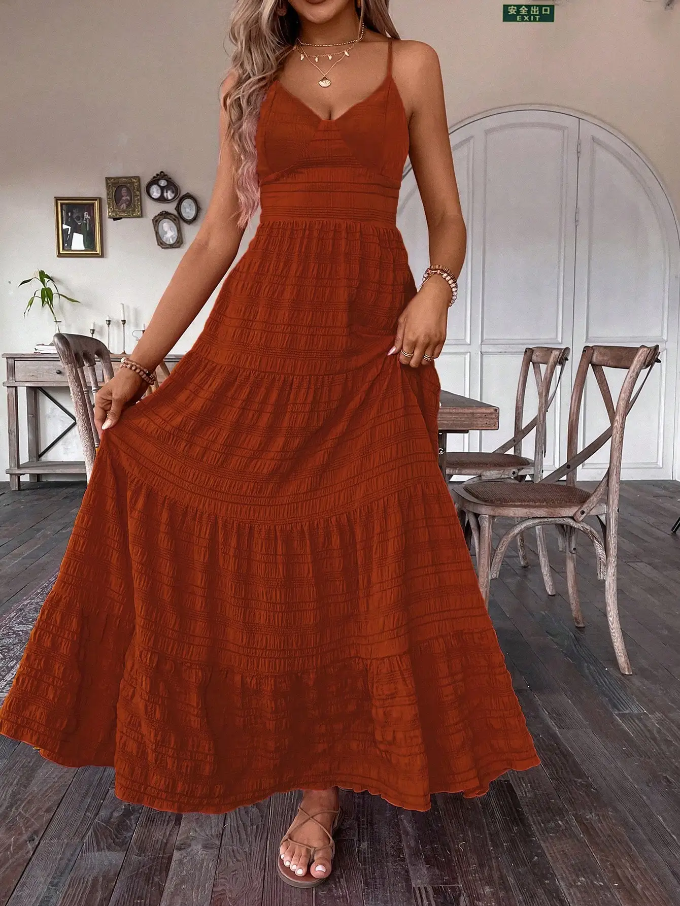 Vestido Maxi con Cuello en V y Cintura Fruncida en Color Naranja Oxidado, Estilo Boho Chic Campestre para Invitadas de Boda o Eventos de Cumpleaños