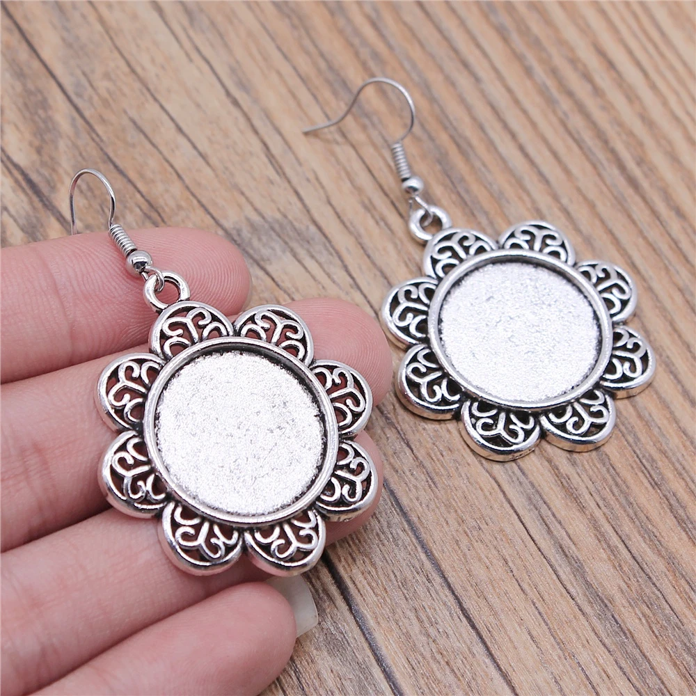 Vintage 2 Colors 20mm Round Flower Style Cameo Cabochon Pendant Base Setting Dangle Earrings Fit Women Party Gift