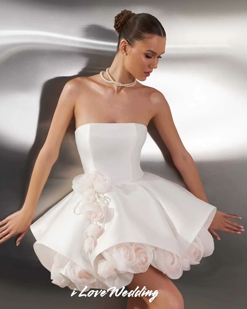 

Elegant White Strapless Homecoming Dresses 2025 Mini Satin Sleeveless A-Line Backless 3D Flower Short Party Dresses Customized