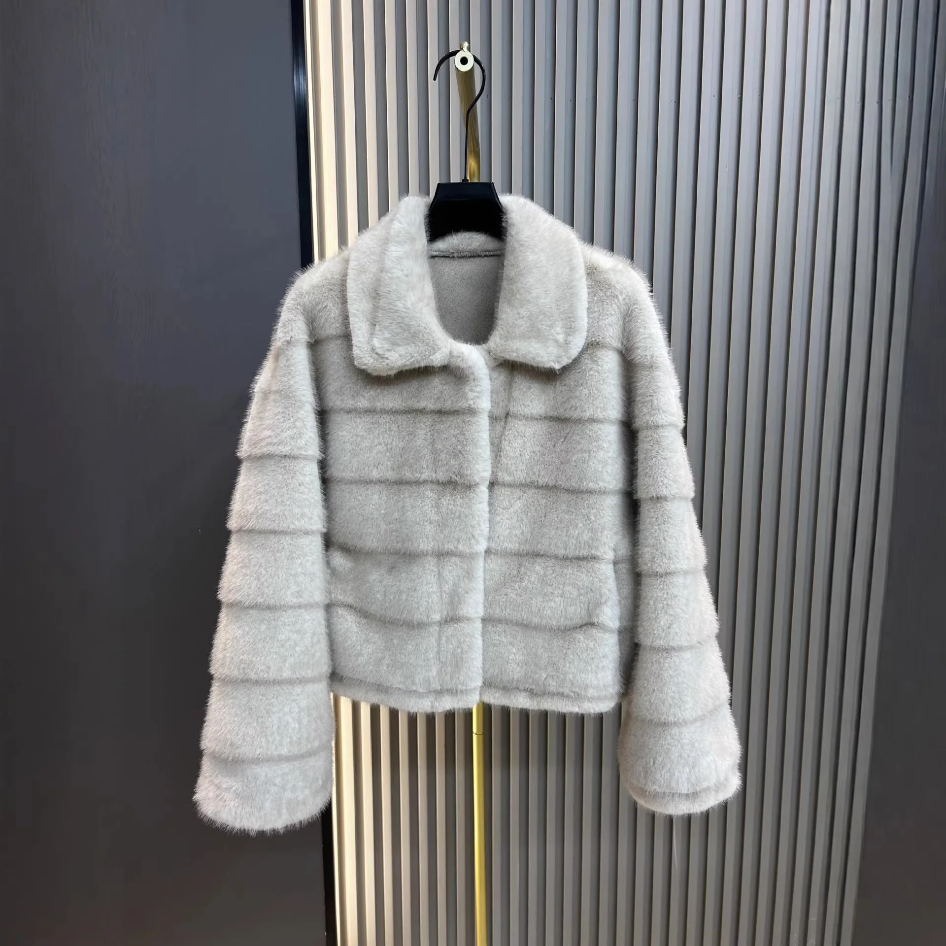 

Новая женская короткая куртка из искусственного меха норки с острым воротником, теплая верхняя одежда для женщин, весна 2026