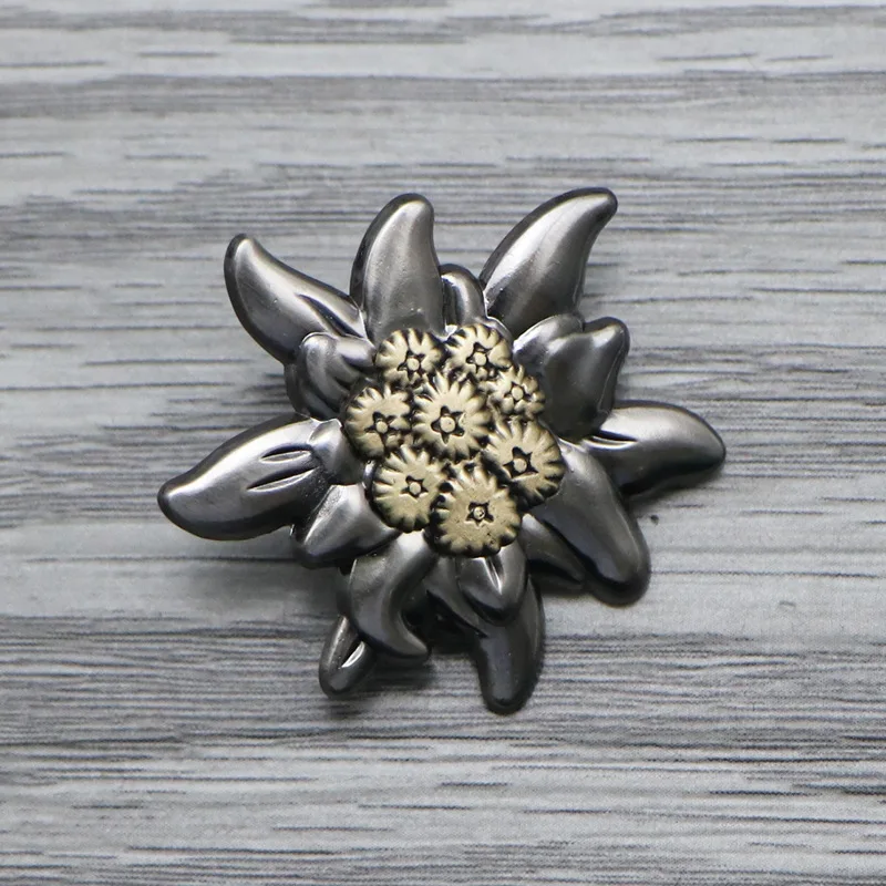 1Pc Edelweiss Cap Emblem Leaf Badge Mountain Edelweiss Badge Brooch Miliraty Fan Gift Decoration Crafts - view 4