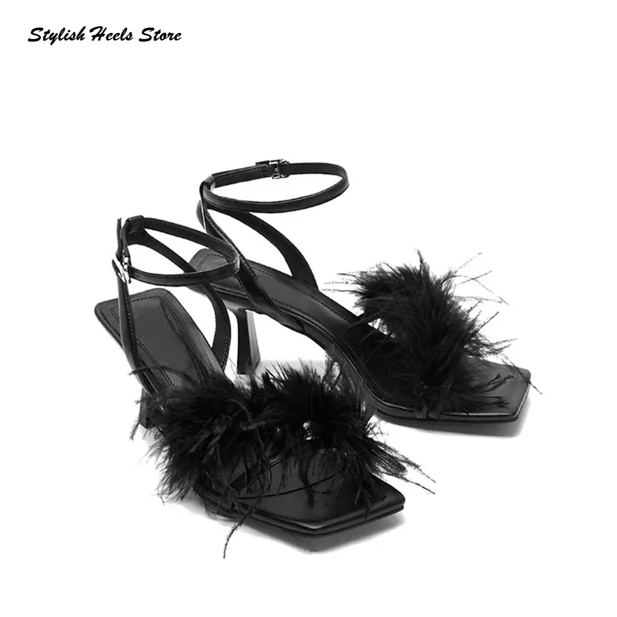 

Стильные туфли на шпильке с украшением из перьев, модные женские босоножки на высоком каблуке с квадратным открытым носком, летние туфли для вечеринок с пряжкой и ремешком