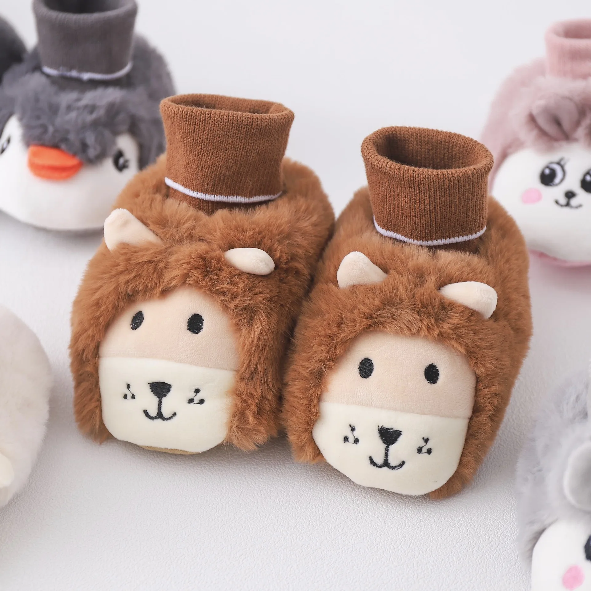 2024 شتاء جديد لطيف ثلاثية الأبعاد الكرتون الحيوانات حذاء طفل ، الوليد الدافئة رقيق الرضع الجوارب أحذية عدم الانزلاق شبشب منزل