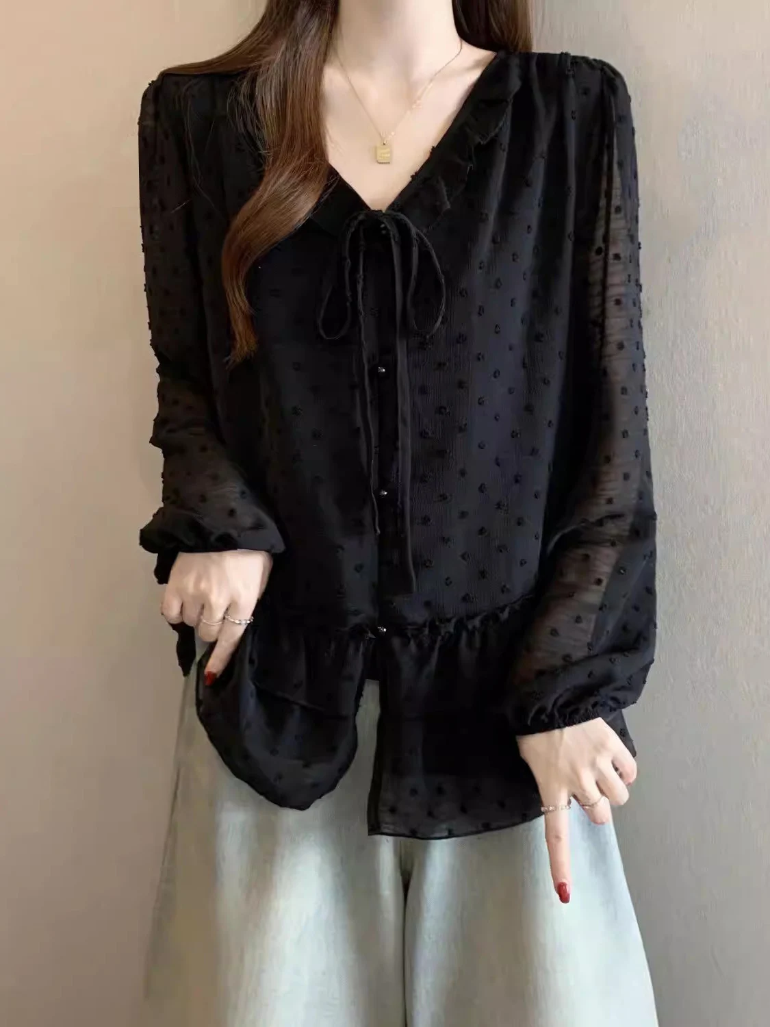 

Black V-neck Shoulder-length Sleeve Chiffon Shirt Women's plus Size Spring New Style Lace Trim Hemline Loose Fit Korean Style