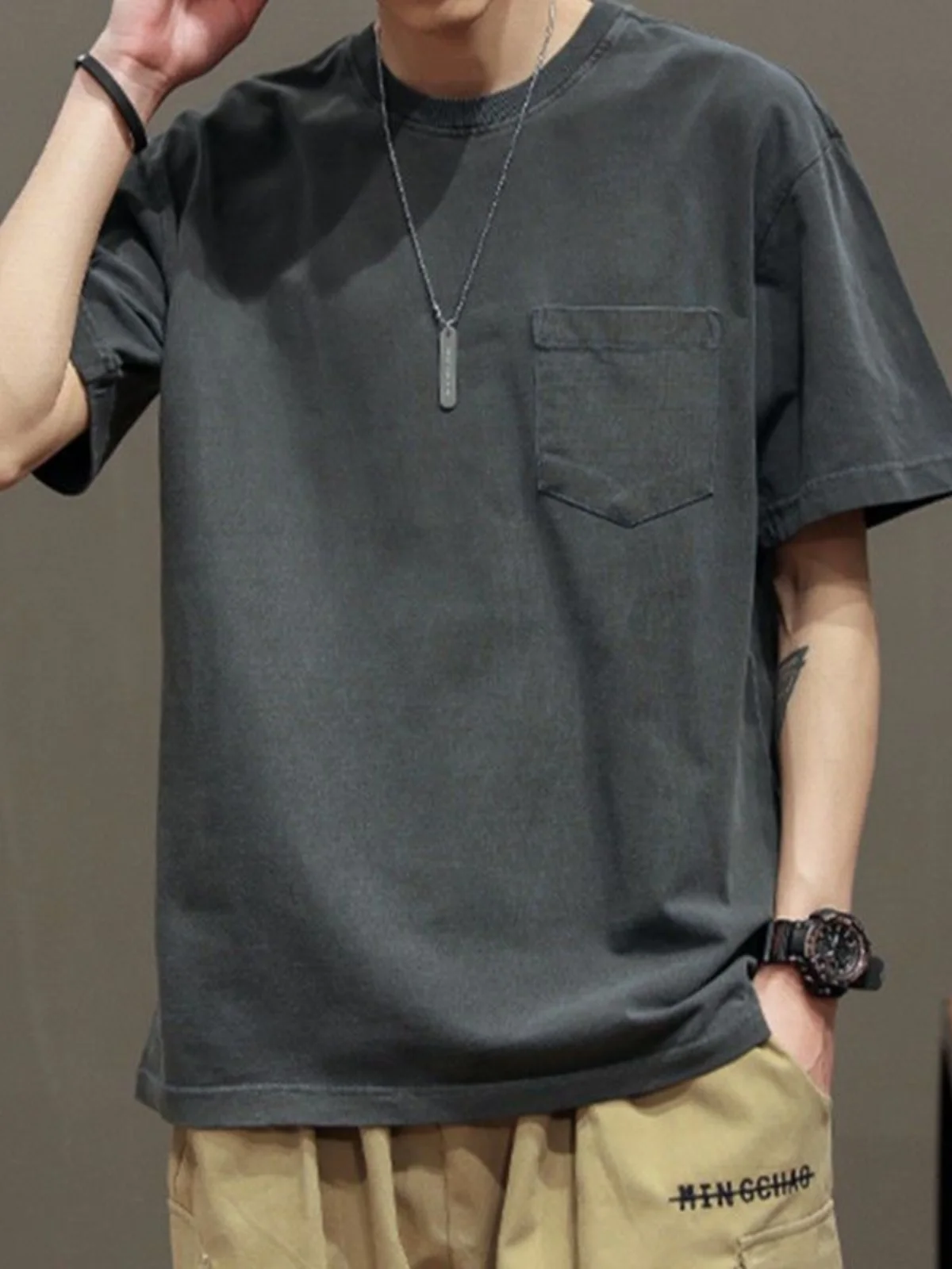 camiseta-de-verano-para-hombre-conjunto-de-tres-piezas-con-bolsillo-y-cuello-redondo-ropa-informal-versatil-y-a-la-moda-par