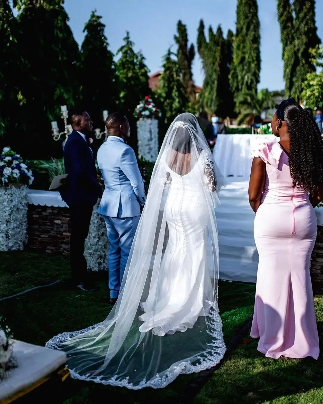 Maßgeschneiderte arabische afrikanische Meerjungfrau-Brautkleider in Übergröße, Sweep-Zug, Satin, lange Ärmel, Spitze, Brautkleider