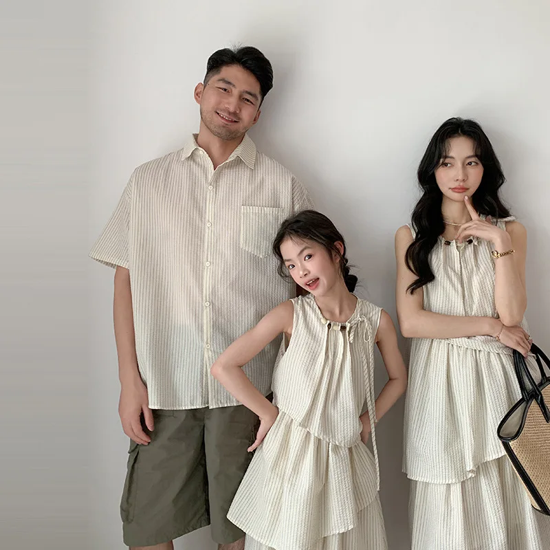 

Комплекты одежды для родителей и детей во французском стиле: праздничный семейный образ, полосатая рубашка на пуговицах, платье с рюшами, мягкий хлопковый комплект для пляжа