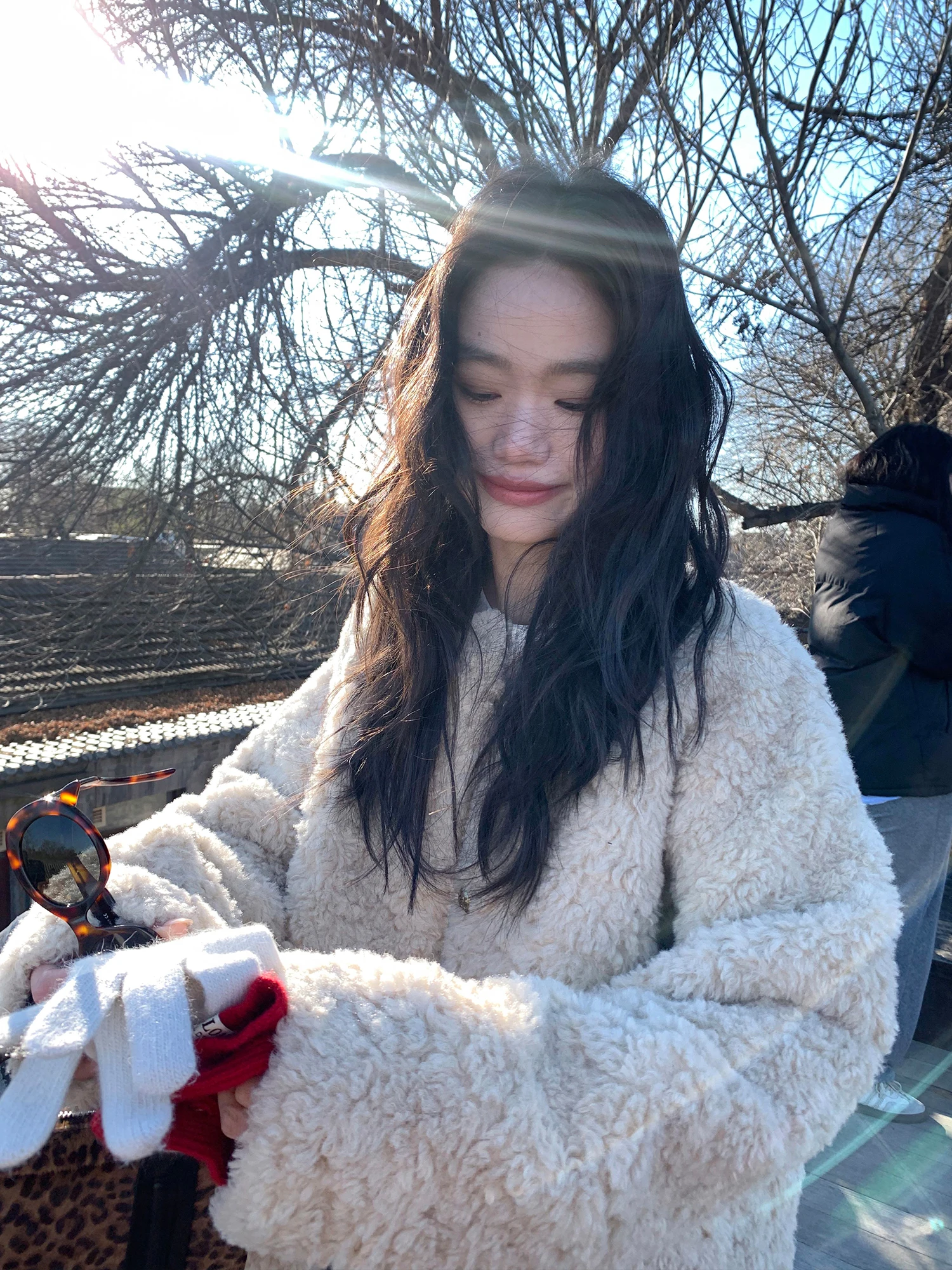 Cappotto di pelliccia elegante con collo rotondo in un unico pezzo di pelliccia calda autunnale e invernale da donna in finta pelliccia di agnello ecologico