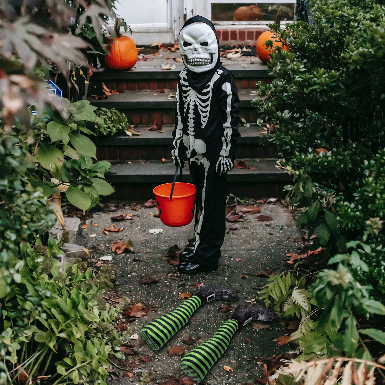 

1Pair Halloween Witch Leg Body Part Garden Ornament Yard Decor Party Decoration Haunted House Lawn Decoration Prop Supply