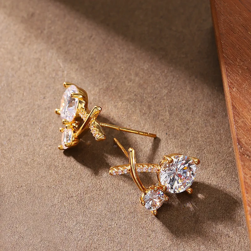

Sweet temperament and design, diamond-encrusted zircon cross earrings, light luxury, high-end, simple and versatile earrings