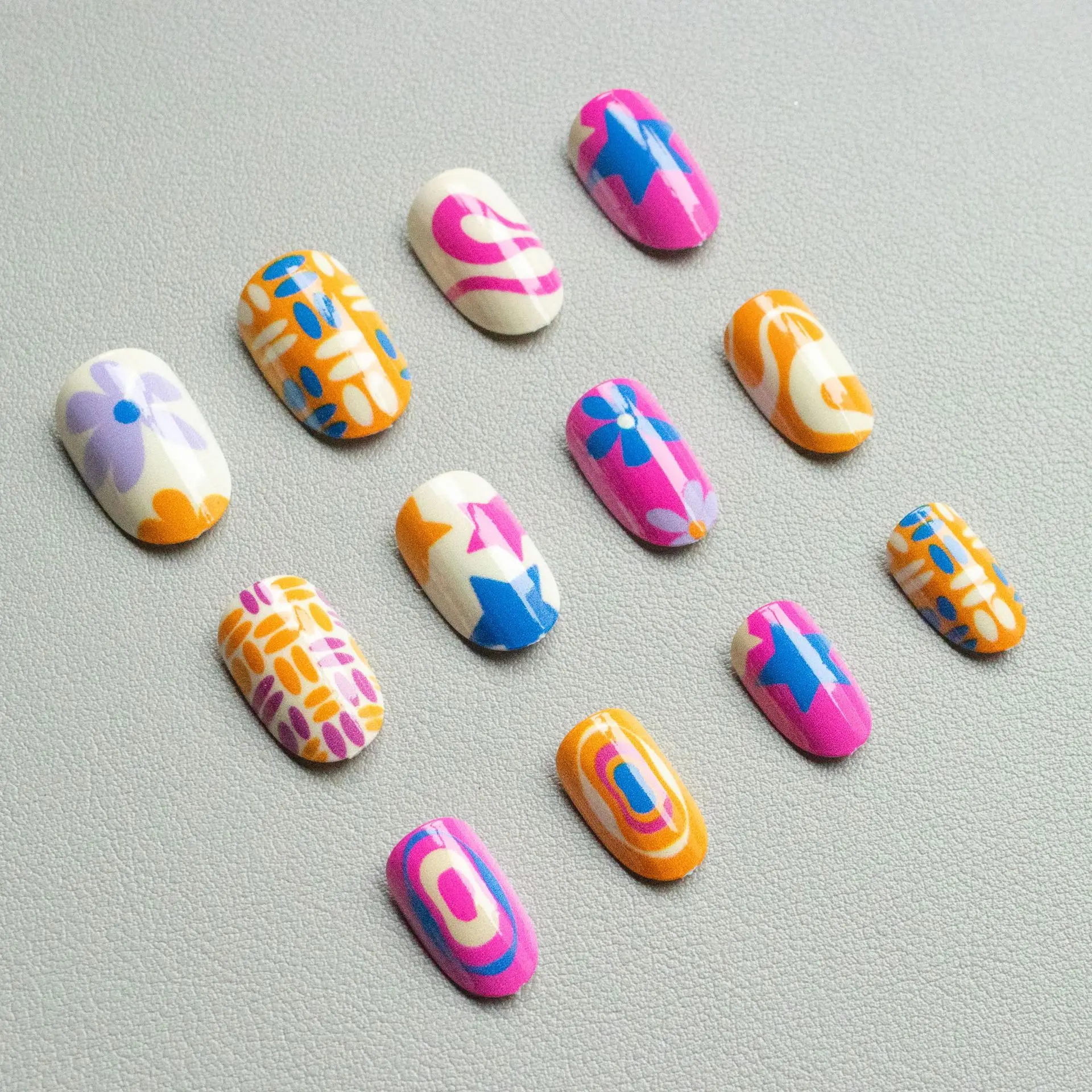 

24PCS Sweet Star Floral Pattern False Nails Neon Retro Oval Shape Press on Nails Y2K Colorful Harajuku Removable Nail Art Daily