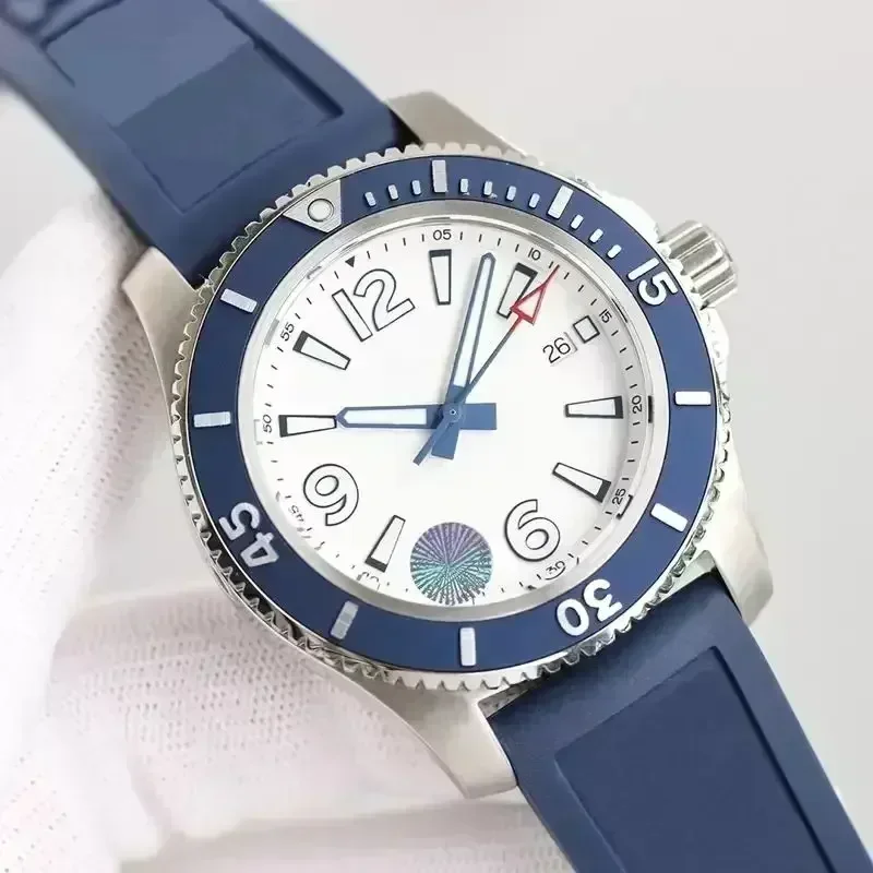 ساعات رجالي فائقة المحيط فاخرة باللون الأسود والأزرق المضيء من الفولاذ المقاوم للصدأ بإطار دوار من المطاط الميكانيكي الأوتوماتيكي حسب الطلب