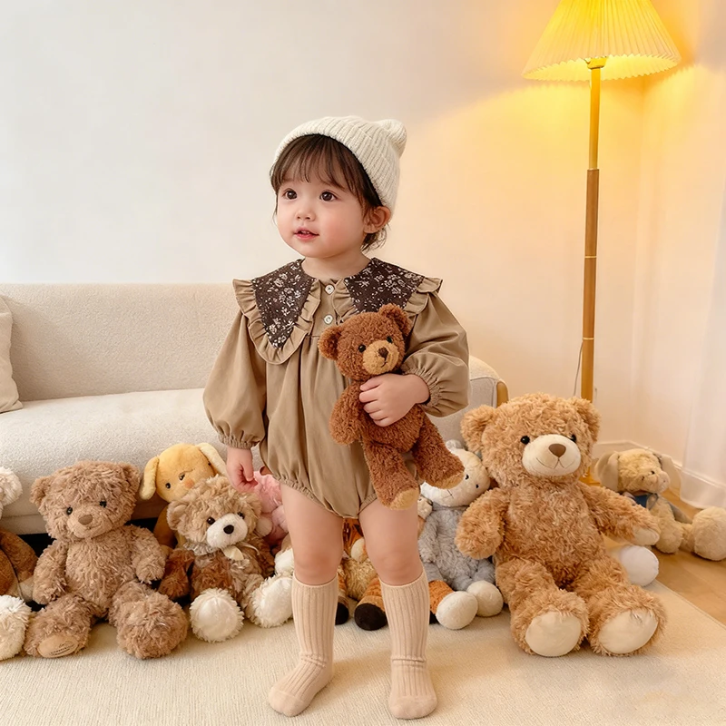 جديد ربيع 2026 بدلة قفز للأطفال البنات بأكمام طويلة من القطن بتصميم عتيق لحديثي الولادة ملابس بنية للأميرة 0-24 متر ملابس بنية