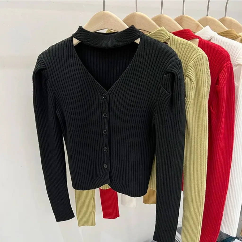 가을 겨울 레드 긴팔 브이넥 니트웨어 슬림 핏 홀터 탑 패셔너블한 이너웨어 스타일 여성 패션