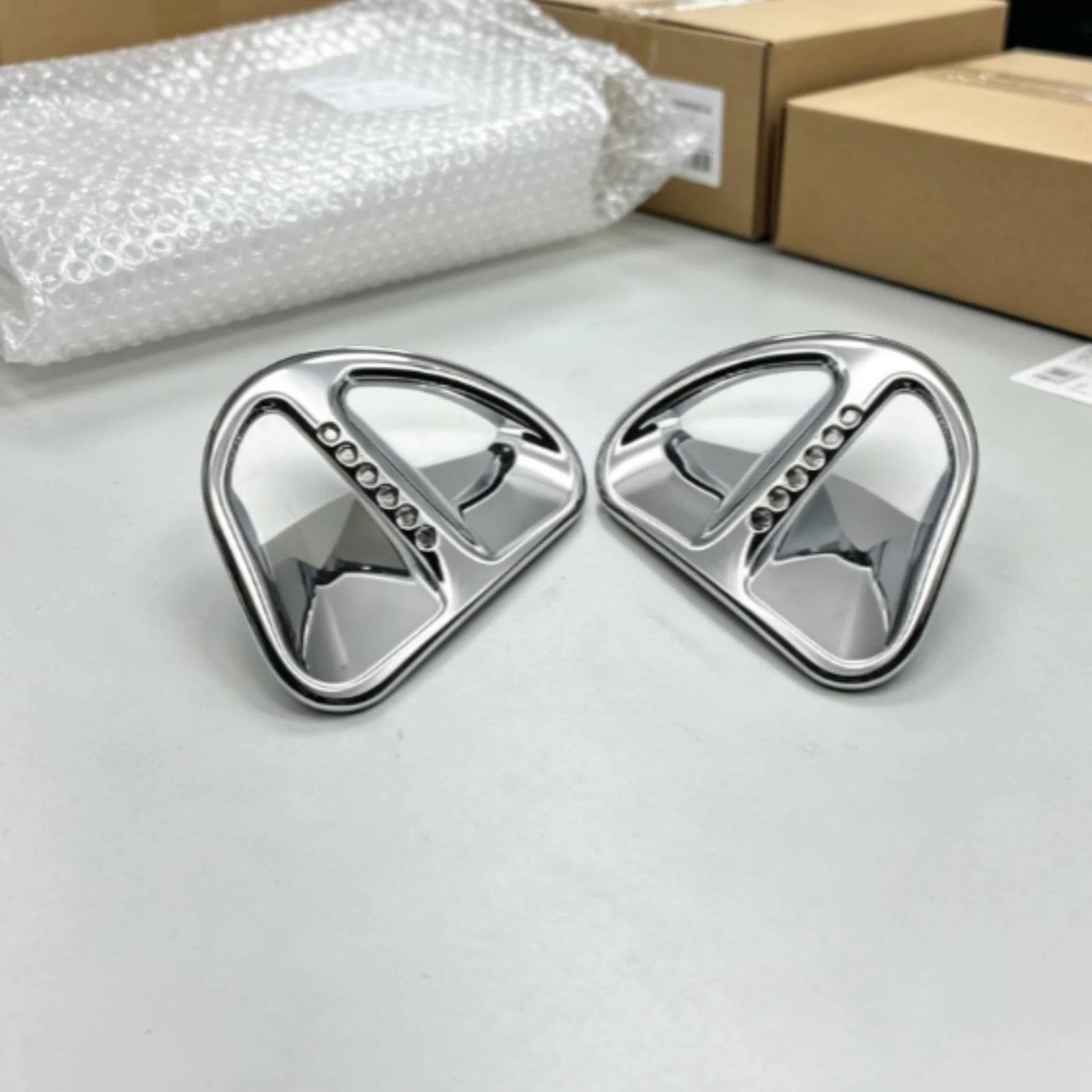 Picture 4: 2 Pieces Air Intake Grille Trim Easy-to-Install Fairing Intake Trim Motorcycle Accessory Sturdy Stylish for Motorcyclists