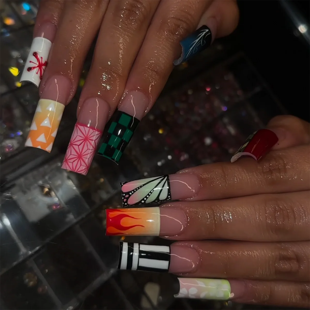 

24PCS Colorful Y2K Dopamine Butterfly False Nails Square Shape with Sweet Style Fake Nails Embossed Removable Press on Nails 네일팁