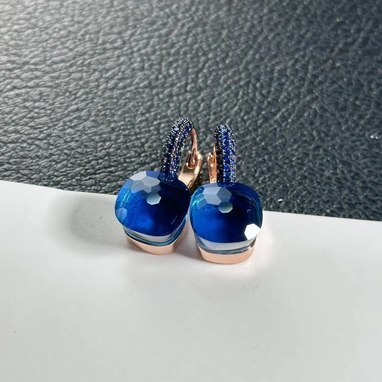 10,6mm klassische Nudo Ohrringe Inlay blauen Zirkon mit schwarzen Pistole plattiert Süßigkeiten Kristall Ohrringe Modeschmuck Geschenk für Frauen