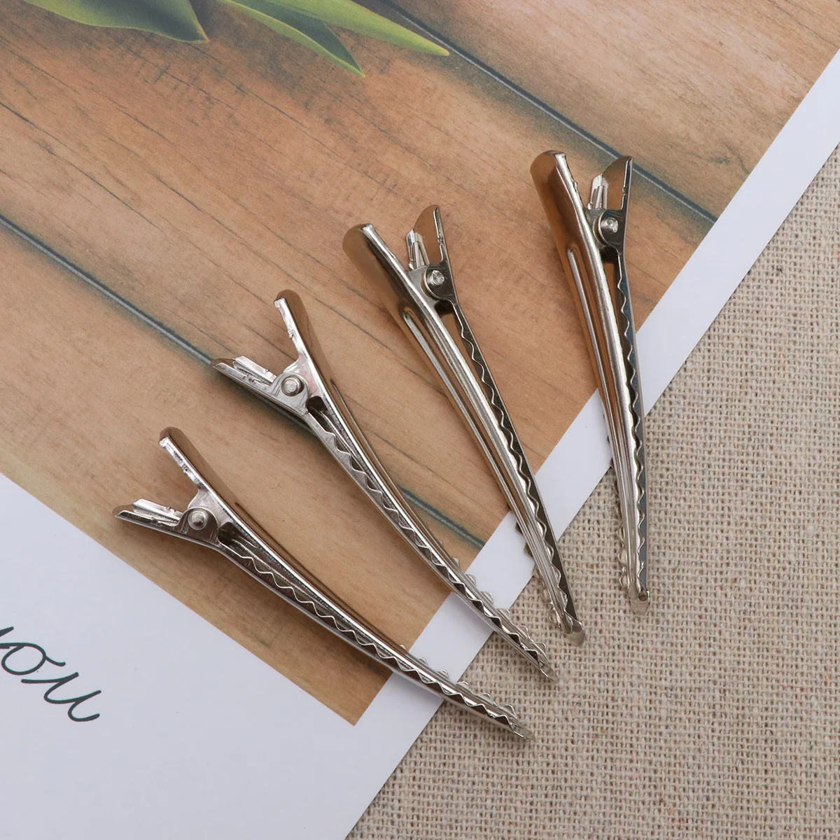 

50 шт., секционные заколки для волос, металлические зажимы в форме утки, сильная фиксация, парикмахерские зажимы для густых вьющихся или тонких волос, удобный захват