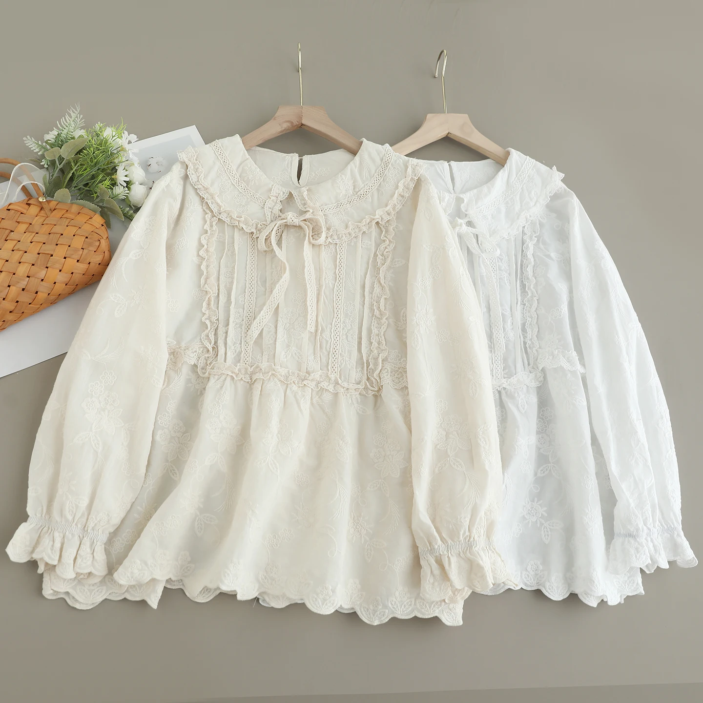 

Японские милые однотонные хлопковые рубашки с вышивкой Mori Girl, женские осенние повседневные блузки с длинными рукавами и воротником Питера Пэна на шнуровке