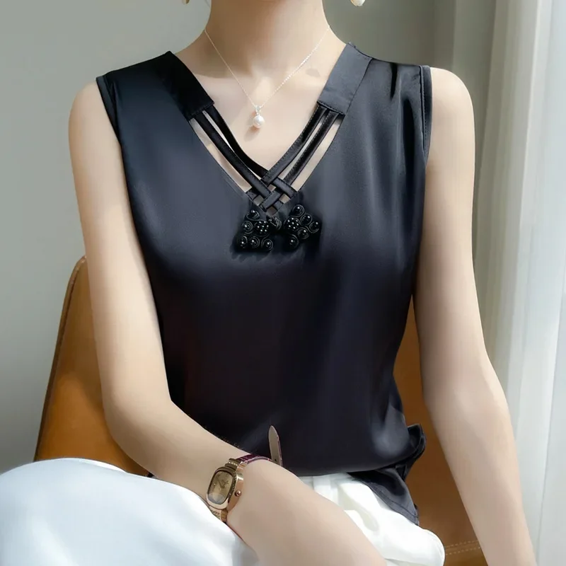 

2024 Summer New Women's Sleeveless Real Silk Satin Finish V-neck Chinese Knot Sling Fitting Sexy Suspender Solid Underlay Top