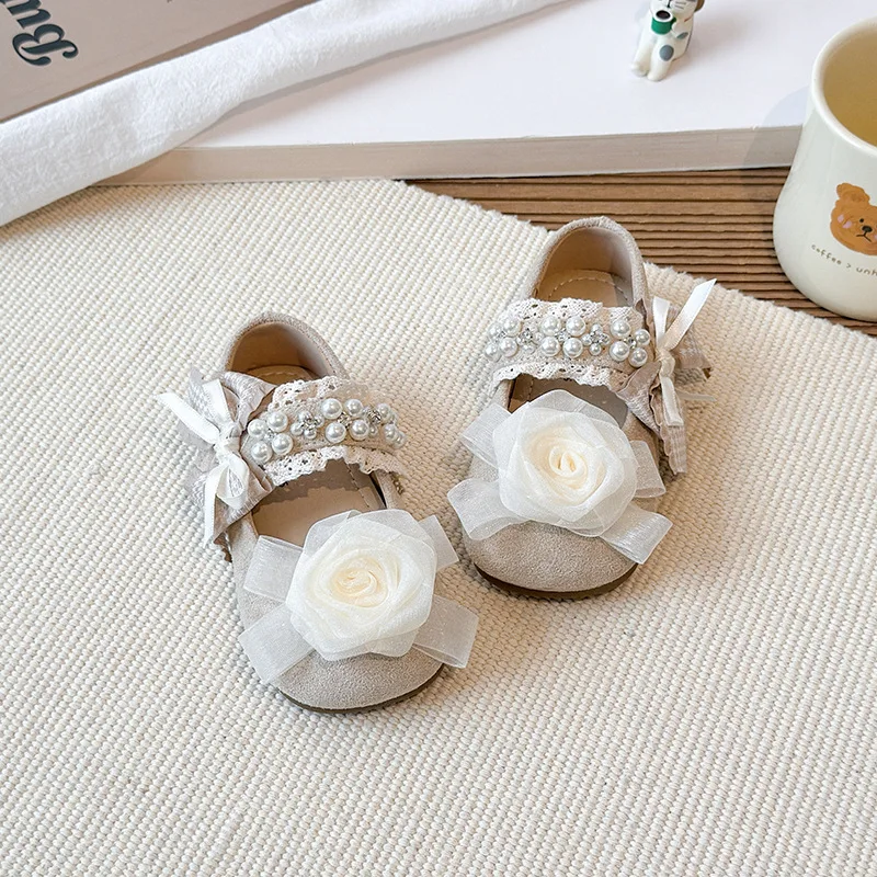

Детские туфли принцессы с кружевными цветами, милые бантики, мокасины для девочек, универсальные осенние новые детские туфли на плоской подошве, милые туфли с мягкой подошвой