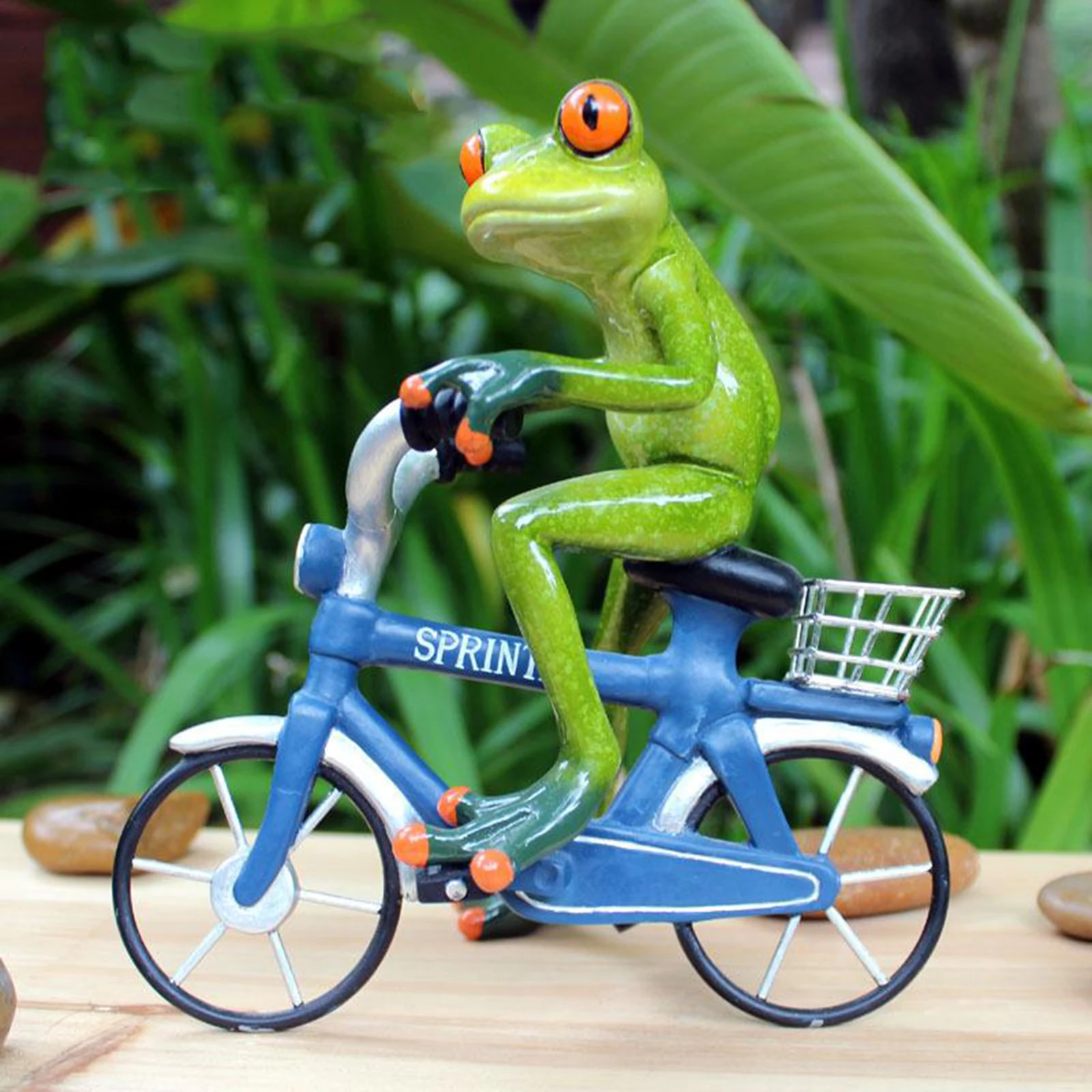 Outdoor Figurine Funny Resin Frog Riding Bicycle Frog Statue Model
