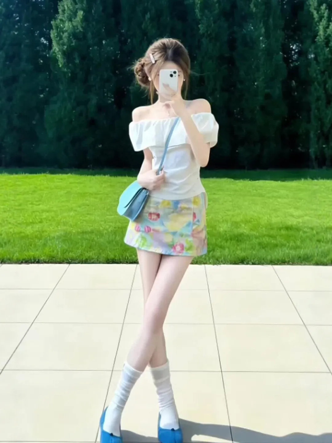 

Нежный летний комплект из топа на одно плечо и полуюбки для молодых женщин: комфортный хлопок, антивозрастной эффект