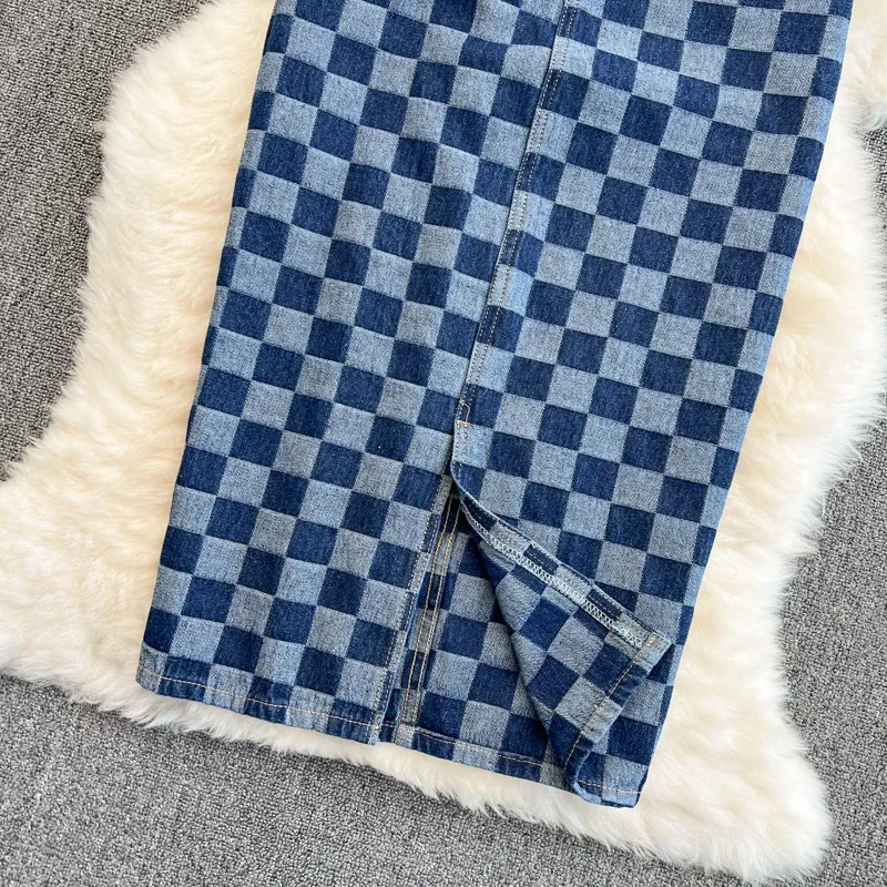 Personalità della moda Scacchiera Griglia Forcella aperta Gonna a trapezio in denim Versione coreana delle gonne sottili di media lunghezza a vita alta