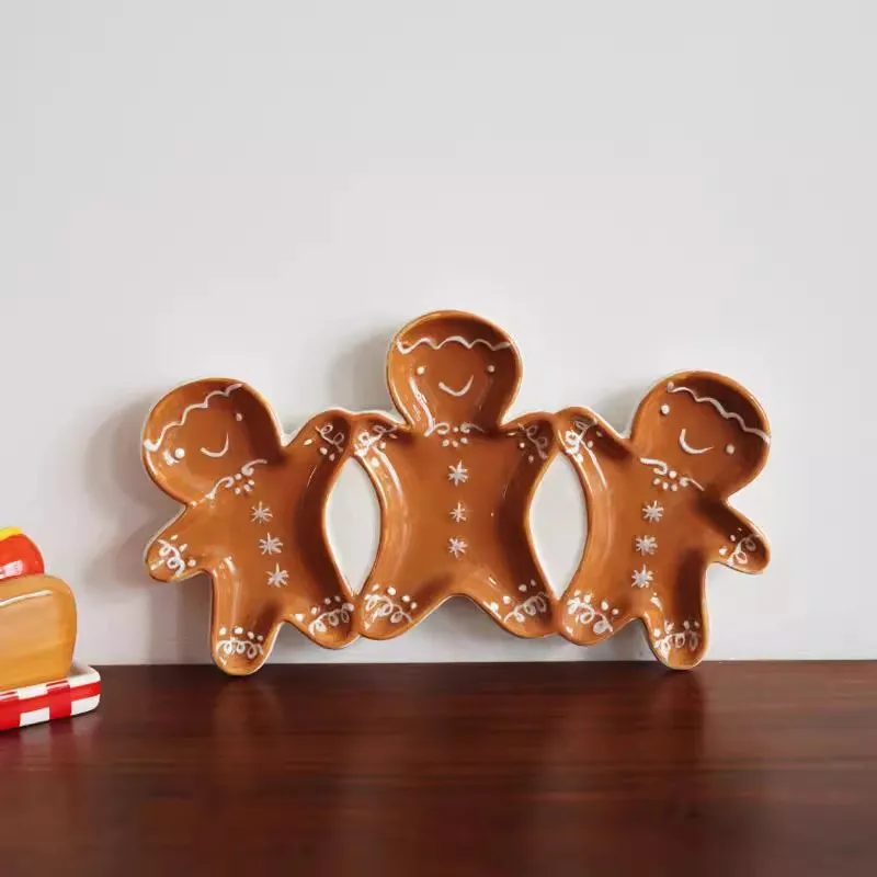 

Счастливый пряничный человечек, ручная роспись, керамическая длинная десертная тарелка в форме пряничного человечка на Рождество