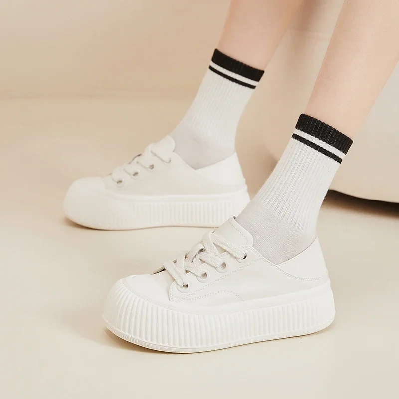 2023 New Fashion Casual Solid Colour Shallow Mouth Lace-up Flat With Small White Shoes