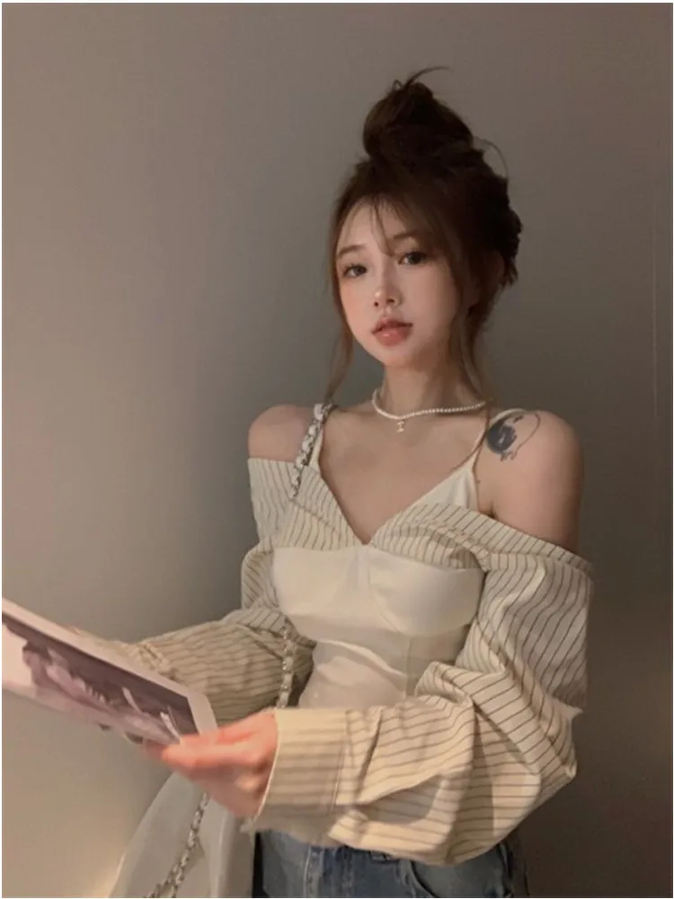 2024 Spring/Summer Korean Edition New Off Shoulder Long Sleeved Striped Shirt Panel Top Slim Fit Short Shirt