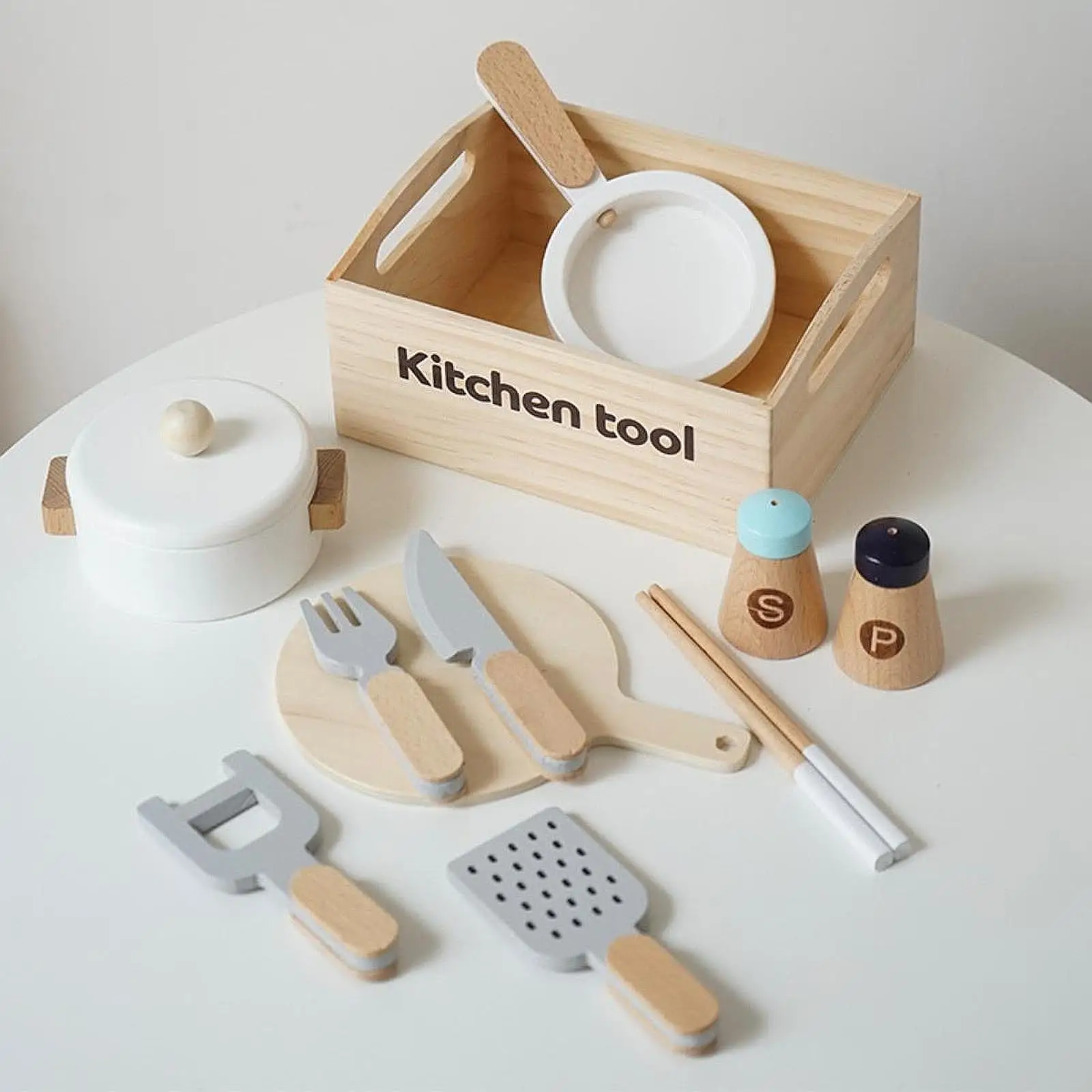 Wooden Cooking Play Set with Frying Pan and Cutting Board for Children