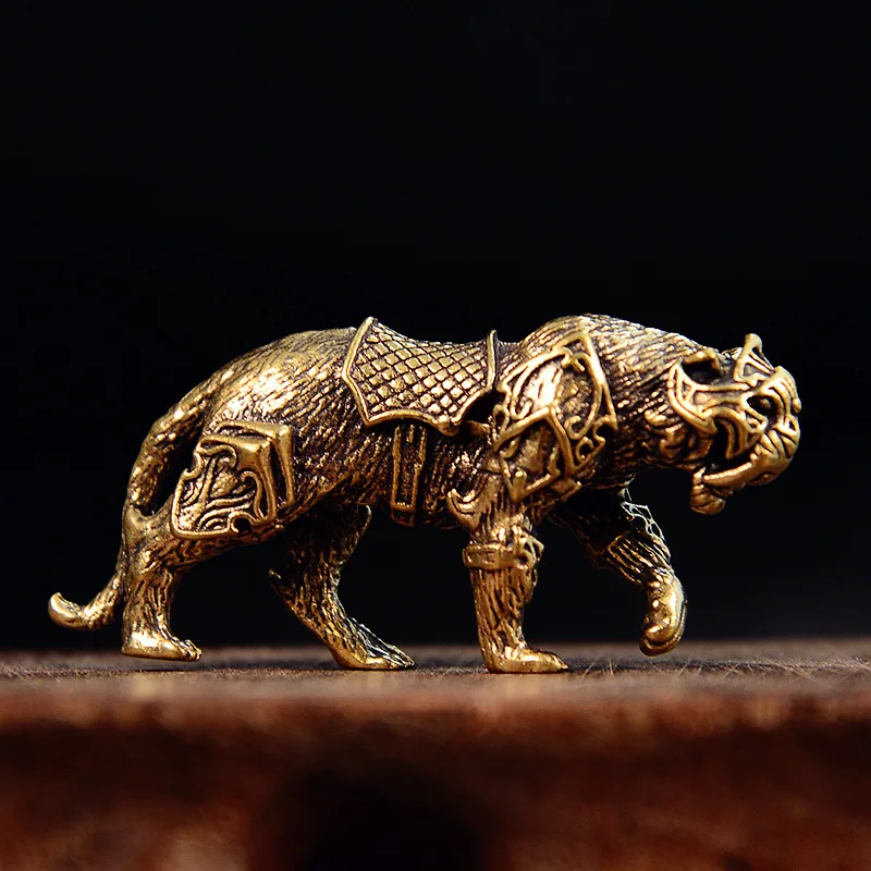 Retro Brass Majestic Saber-toothed Tiger Miniature Figurines Desktop Decorations Vintage Mini Animal Statue Home Decor Ornaments